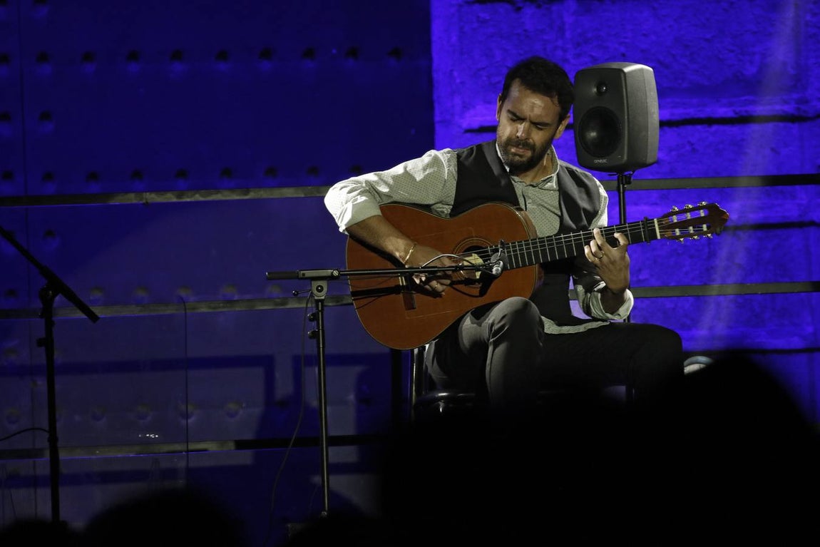 La guitarra de Dani de Morón resuena en la Bienal de Sevilla