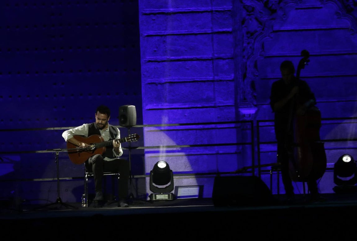 La guitarra de Dani de Morón resuena en la Bienal de Sevilla
