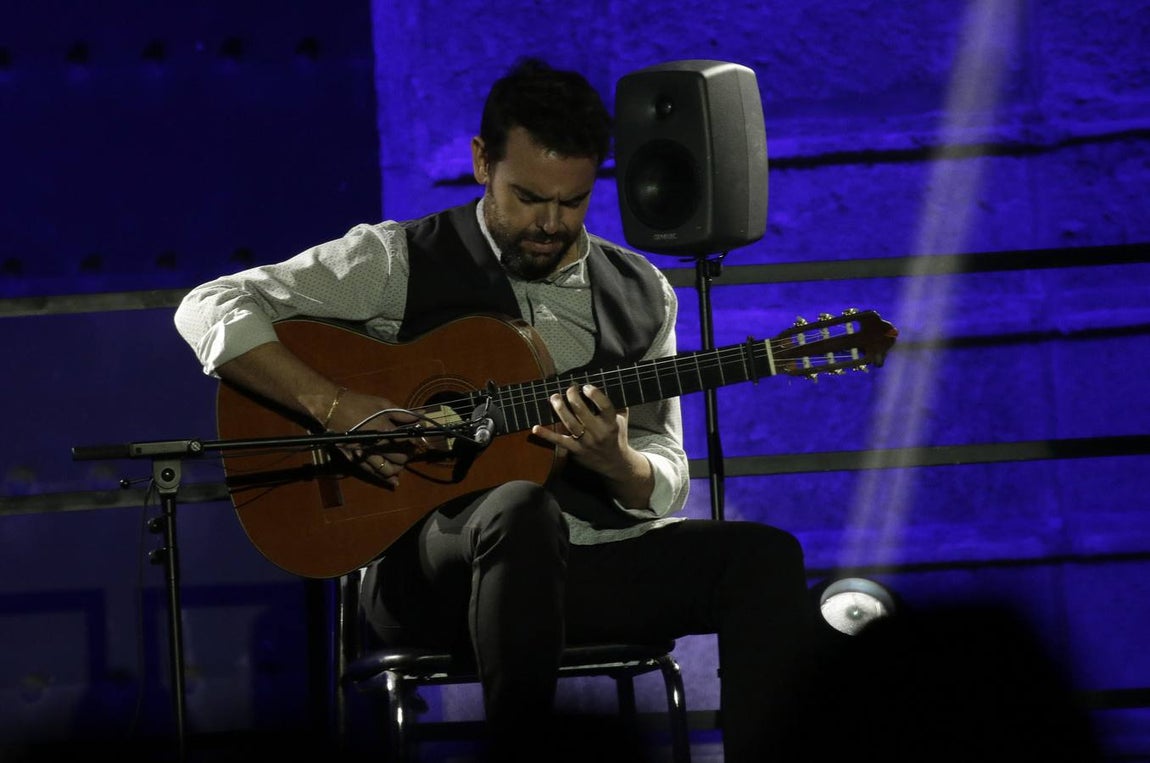 La guitarra de Dani de Morón resuena en la Bienal de Sevilla