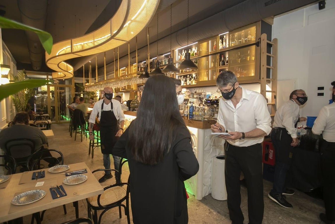 En imágenes, la última noche en la hostelería cordobesa antes del cierre a las 10