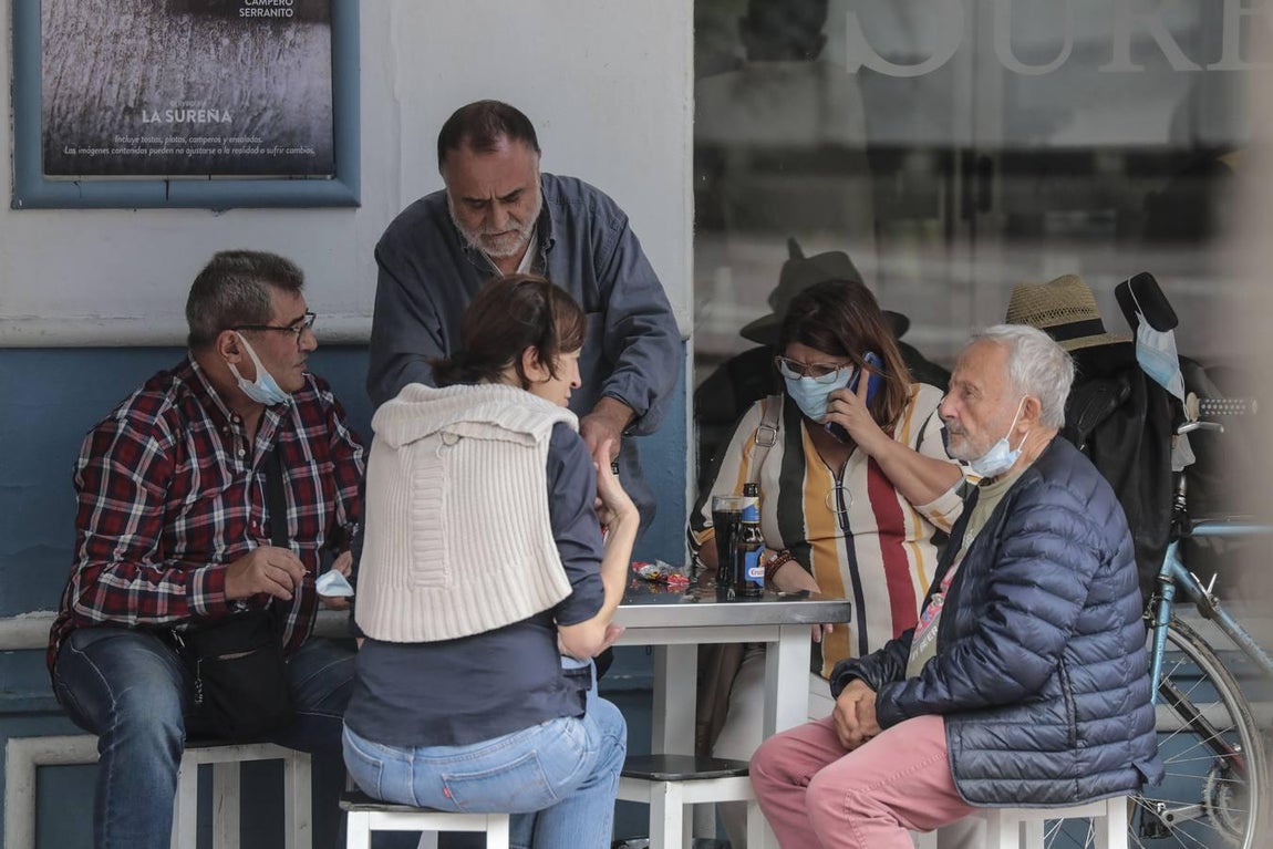Mascarillas obligatorias en las terrazas de los bares de Sevilla