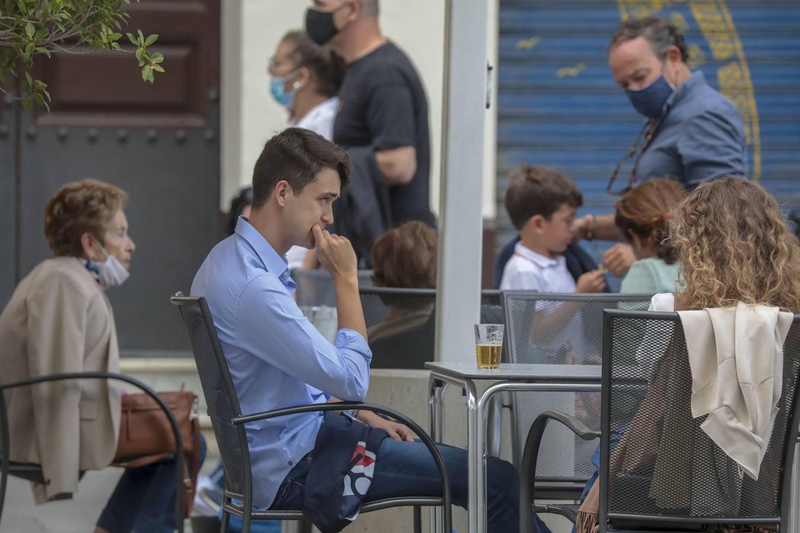 Mascarillas obligatorias en las terrazas de los bares de Sevilla