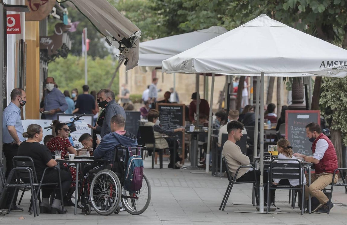 Mascarillas obligatorias en las terrazas de los bares de Sevilla