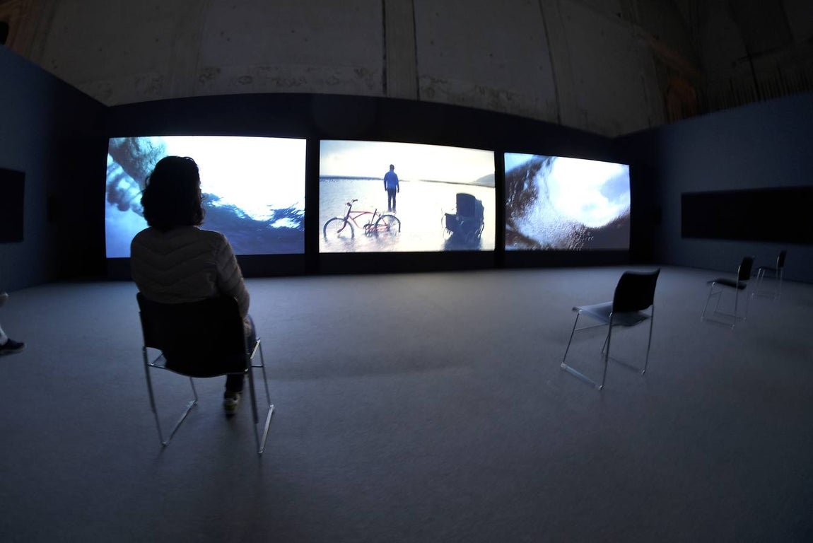 La exposición de John Akomfrah en el CAAC, en imágenes