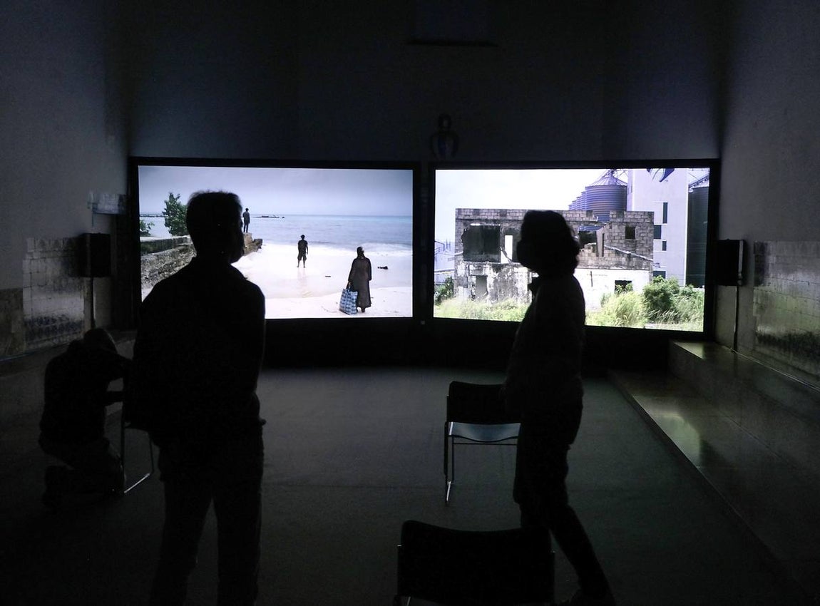 La exposición de John Akomfrah en el CAAC, en imágenes