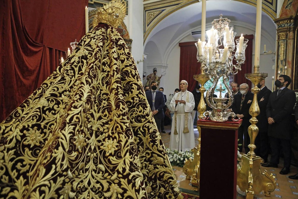 El estreno del nuevo manto de Gracia y Amparo de Córdoba, en imágenes