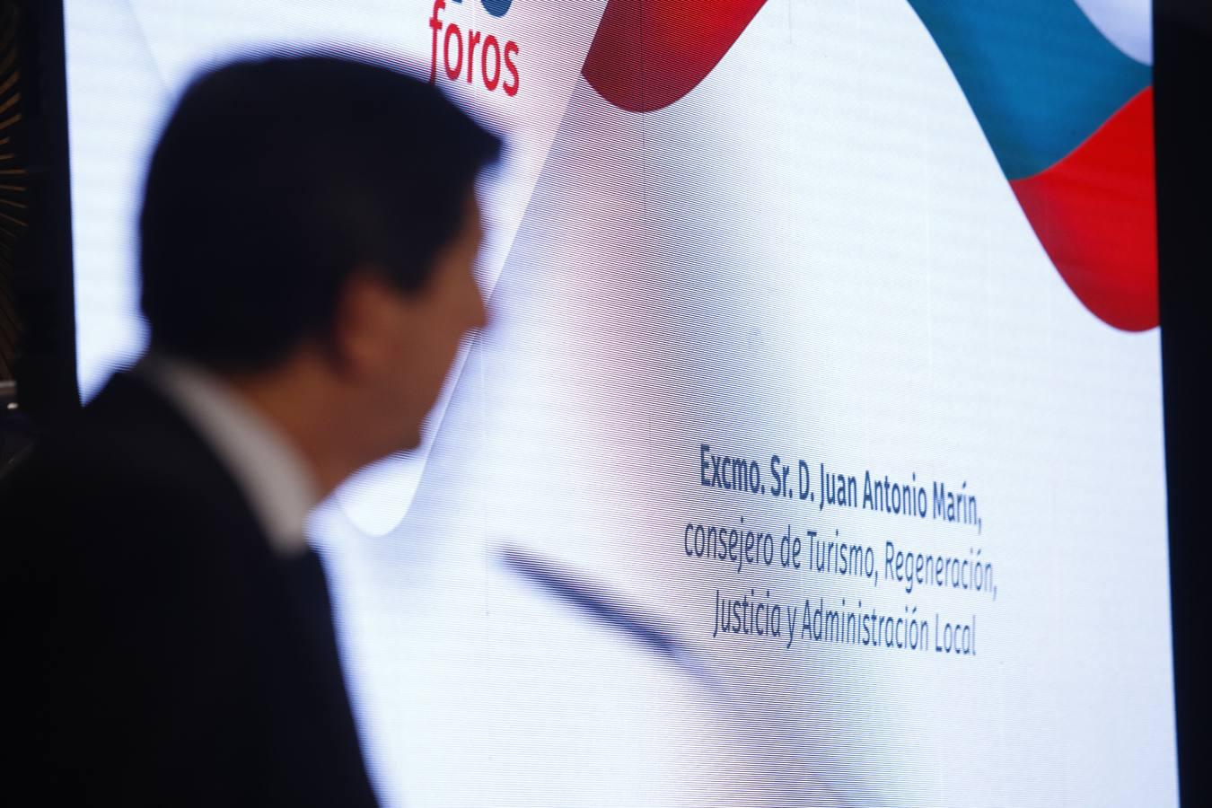 La Junta ofrece al Ayuntamiento bonos turísticos específicos para las fiestas de Mayo de Córdoba