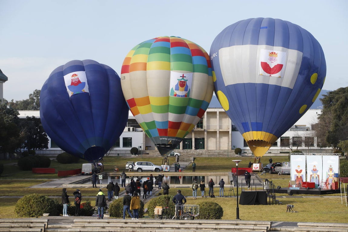 Así ha arrancado la Cabalgata aérea de los Reyes Magos de Córdoba, en imágenes