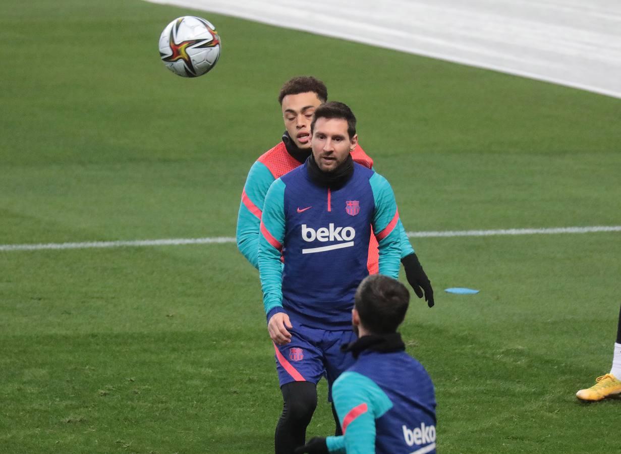 El Barcelona se prepara para la final de la Supercopa de España en Sevilla