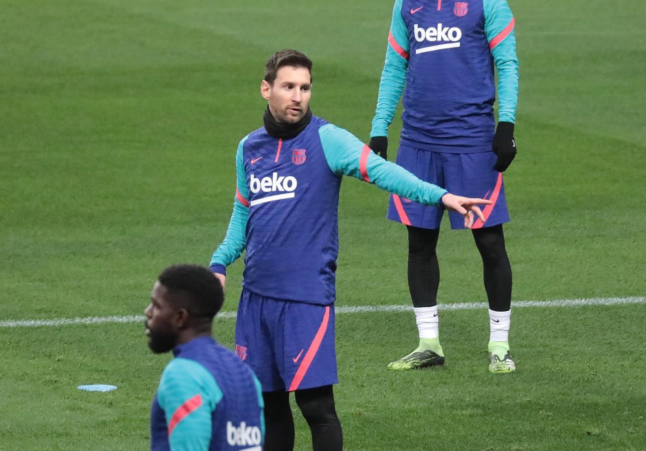 El Barcelona se prepara para la final de la Supercopa de España en Sevilla