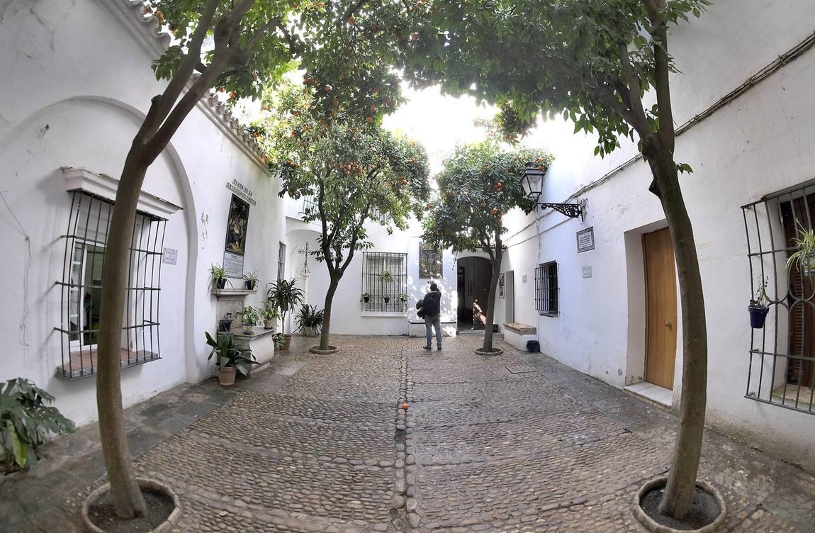 Los tesoros ocultos de la parroquia de Santa Cruz en Sevilla