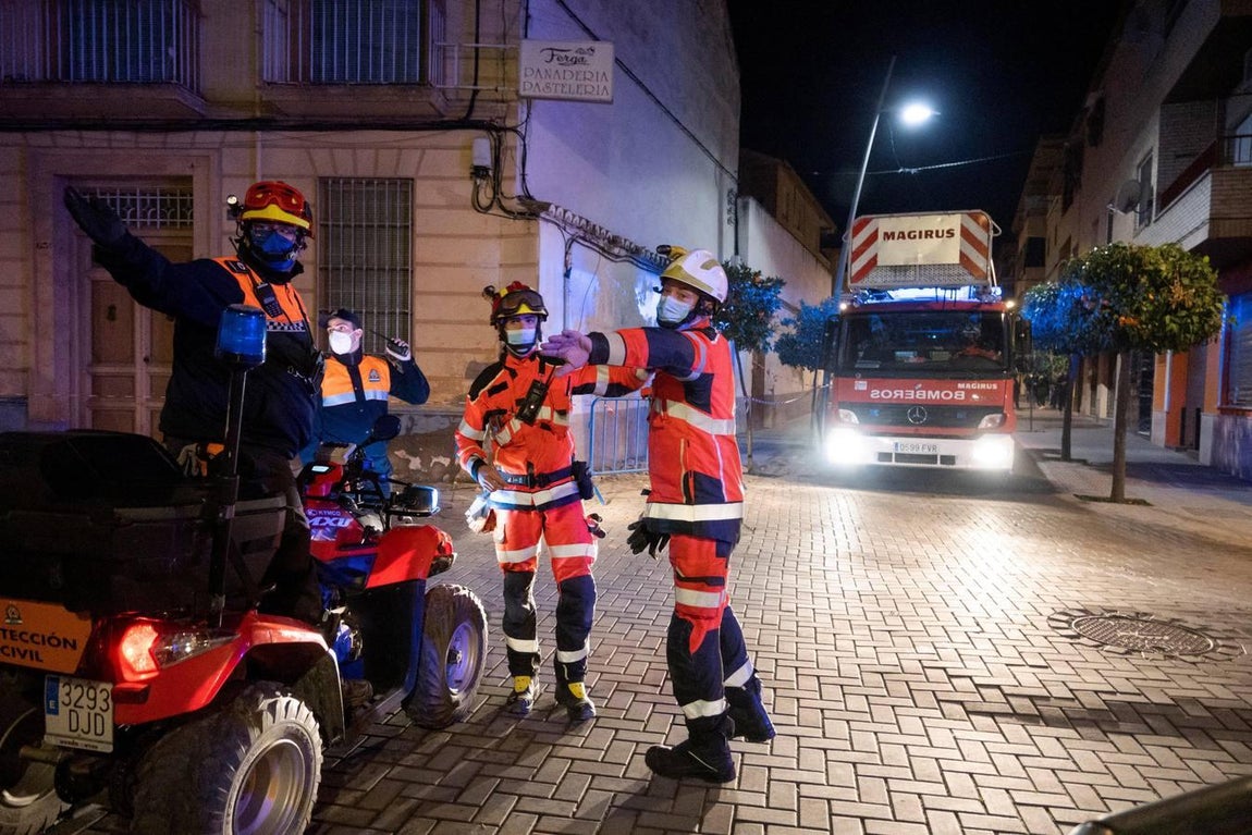 En imágenes, otra noche temblando en Granada por los terremotos