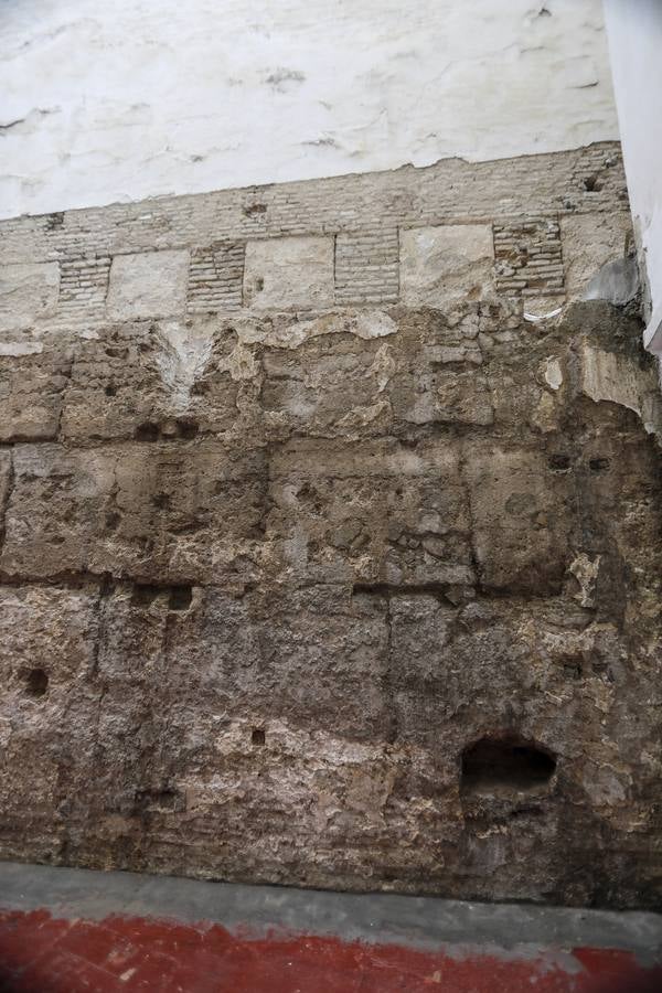Lienzo de muralla que ha salido a la luz en la calle Castelar