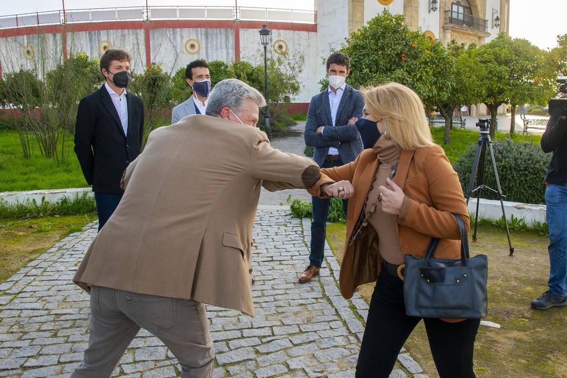 Protesta en Espartinas en defensa de la tauromaquia, en imágenes