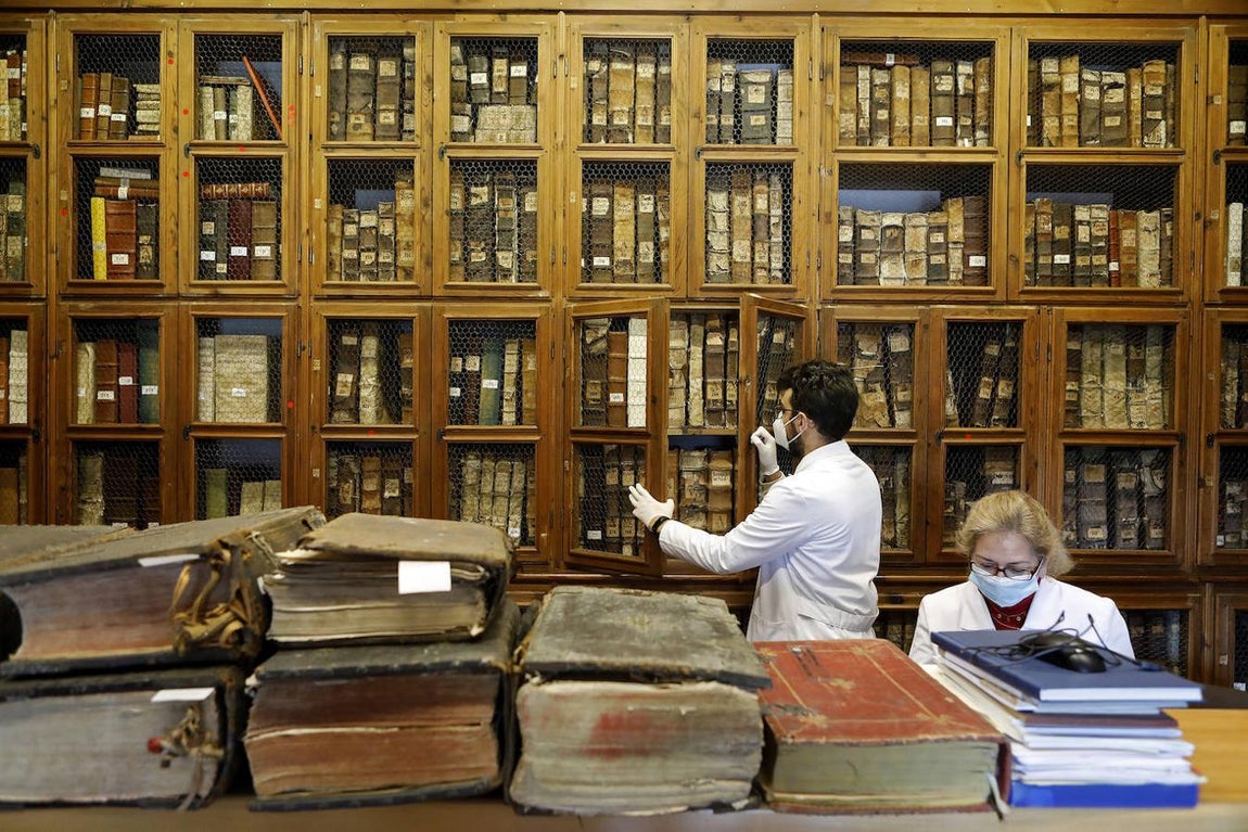 El archivo de la Mezquita-Catedral de Córdoba, en imágenes