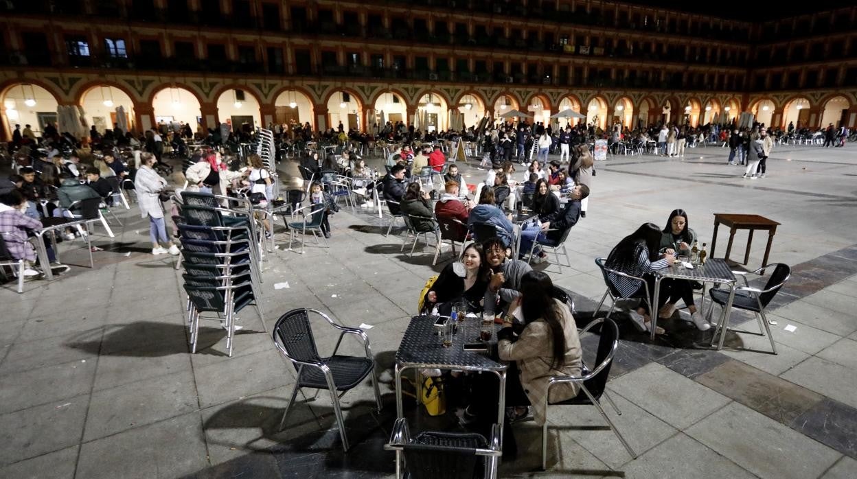 El cierre de la hostelería de Córdoba a las 22.30 horas, en imágenes