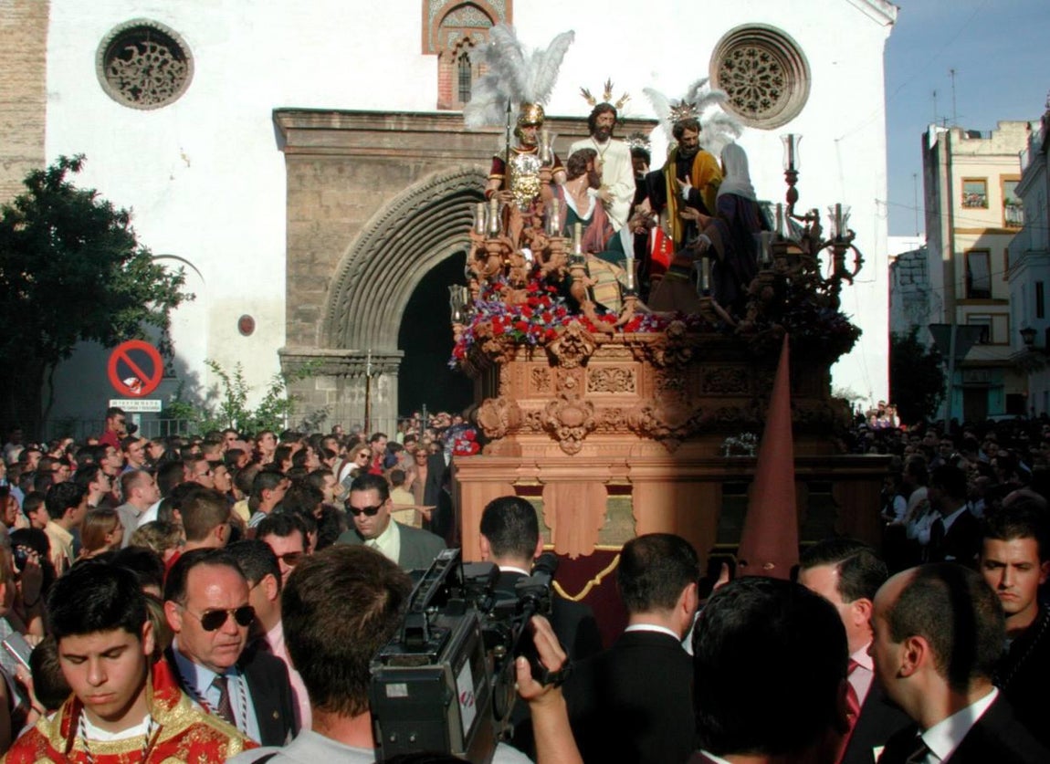 Salida de Nuestro Padre Jesús de la Paz de la Hermandad del Carmen el Miércoles Santo de 2001