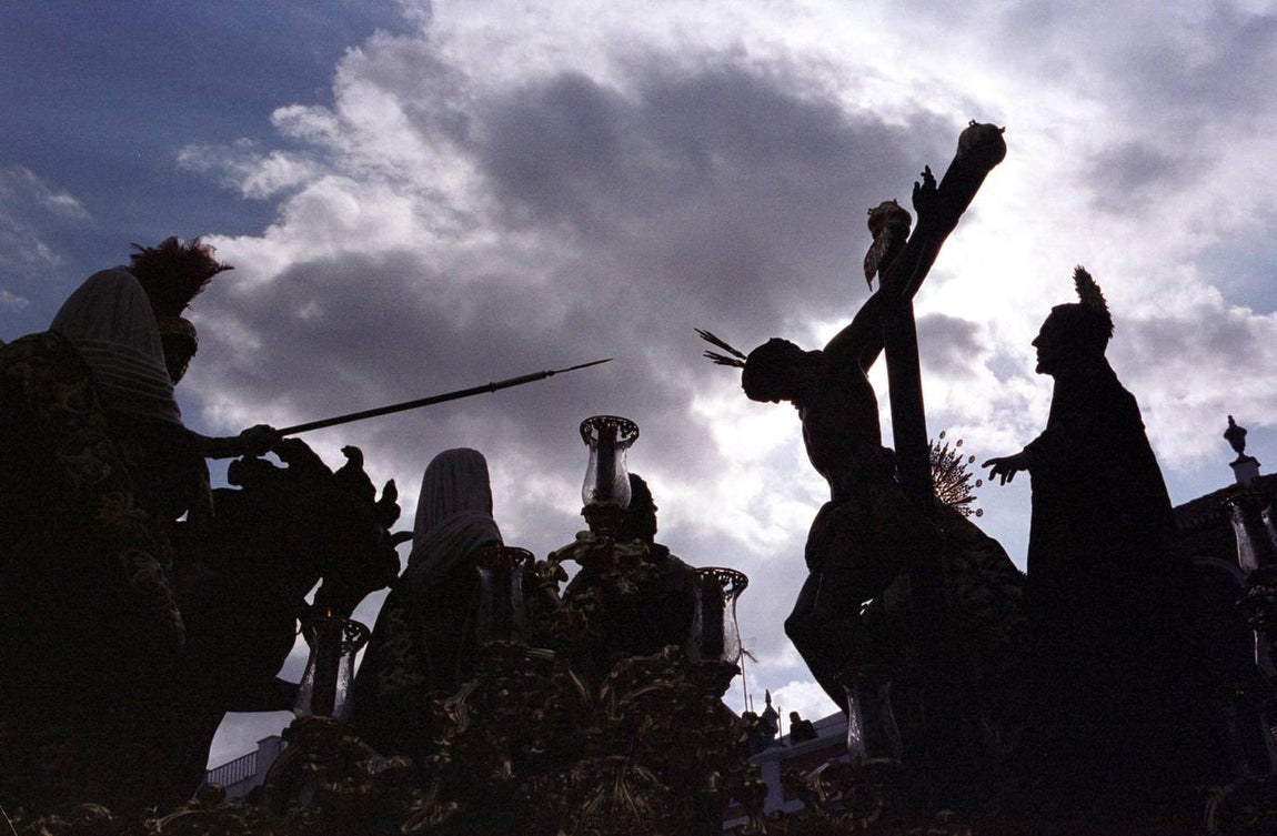 Paso de la Sagrada Lanzada de Nuestro Señor Jesucristo en el año 2000