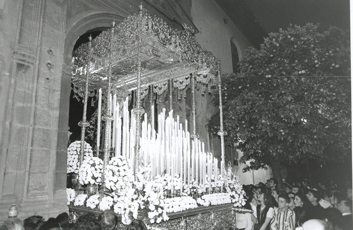 Salida de Nuestra Señora de la Cabeza de la Hermandad de las Siete Palabras en 1994