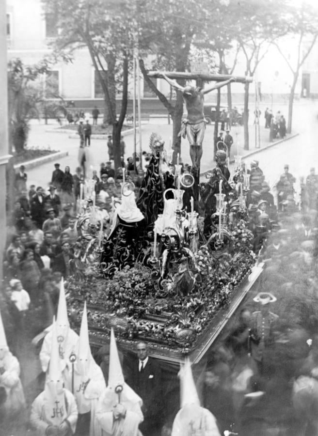 Discurrir de la Hermandad de las Siete Palabras en una estampa antigua