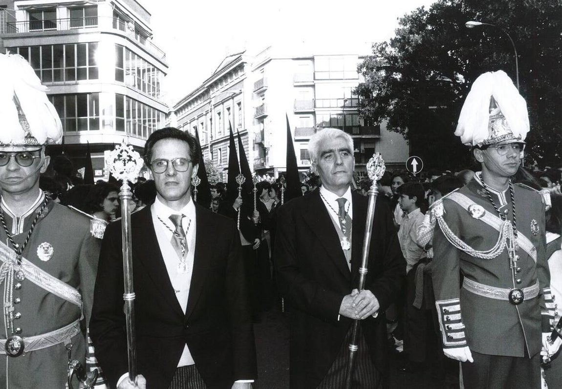 Autoridades el cortejo de la Hermandad del Cristo de Burgos en 1994