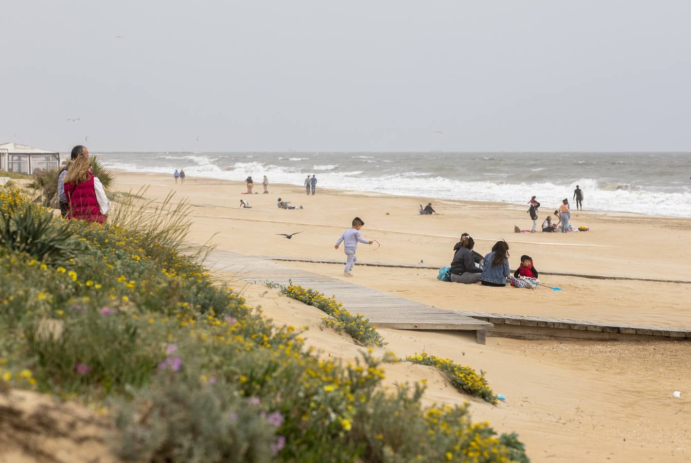 Los dueños de segundas residencias se la juegan para disfrutar de la playa en las costas andaluzas