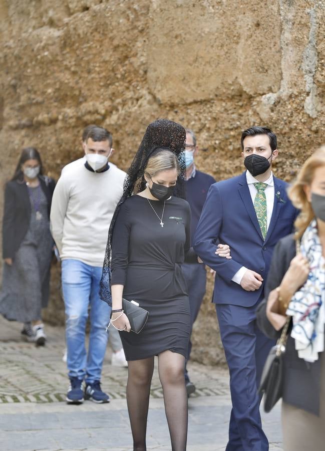 Semana Santa de Sevilla 2021: Las mantillas engalanan el Jueves Santo (I)