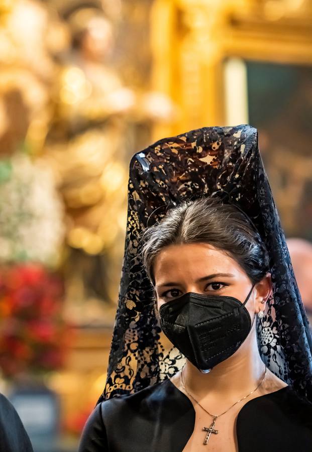 Semana Santa de Sevilla 2021: Las mantillas engalanan el Jueves Santo (I)