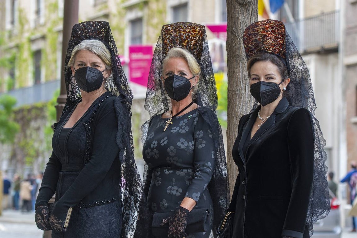 Semana Santa de Sevilla 2021: Las mantillas engalanan el Jueves Santo (I)