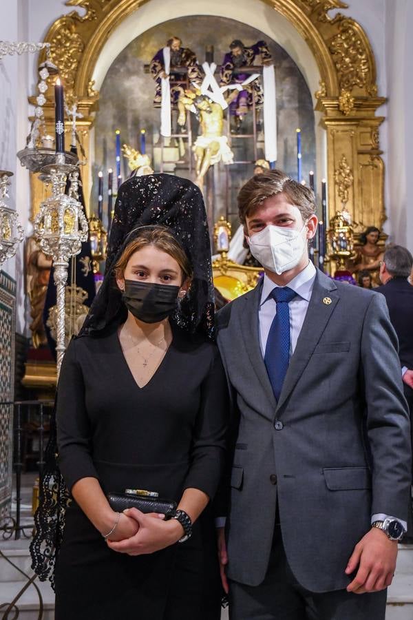 Semana Santa de Sevilla 2021: Las mantillas engalanan el Jueves Santo (I)