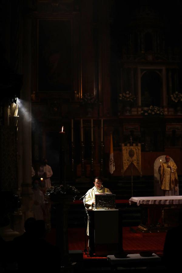 La Vigilia Pascual en la Catedral de Córdoba, en imágenes