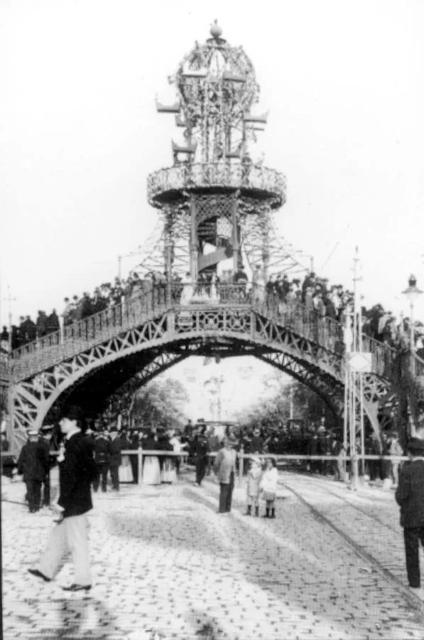 La Pasarela del Prado de San Sebastián durante la Feria de Abril de Sevilla de 1915