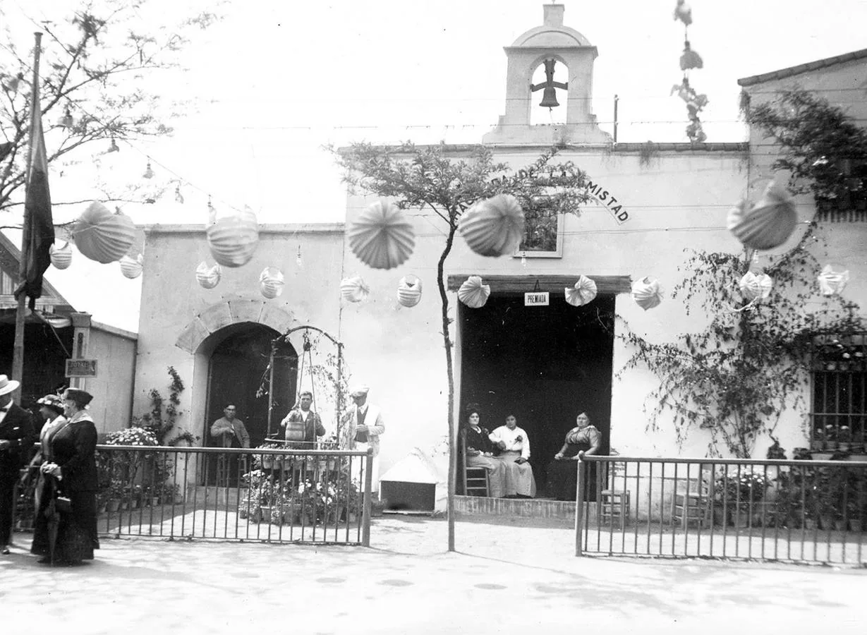 Caseta 'Hacienda la Amistad' durante la Feria de Abril de Sevilla de 1915. Segundo premio