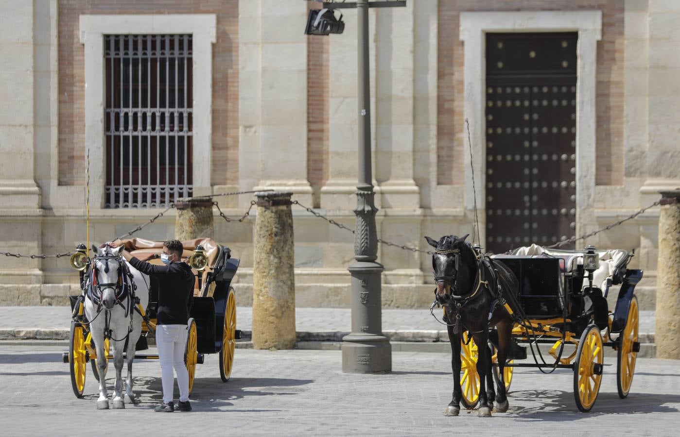 Una jornada de ‘Feria’ de Abril con solo 35 caballos en las calles de Sevilla