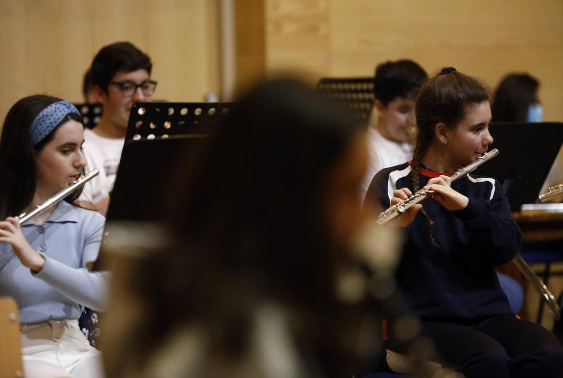 La clase magistral de la Orquesta de Córdoba en el conservatorio, en imágenes