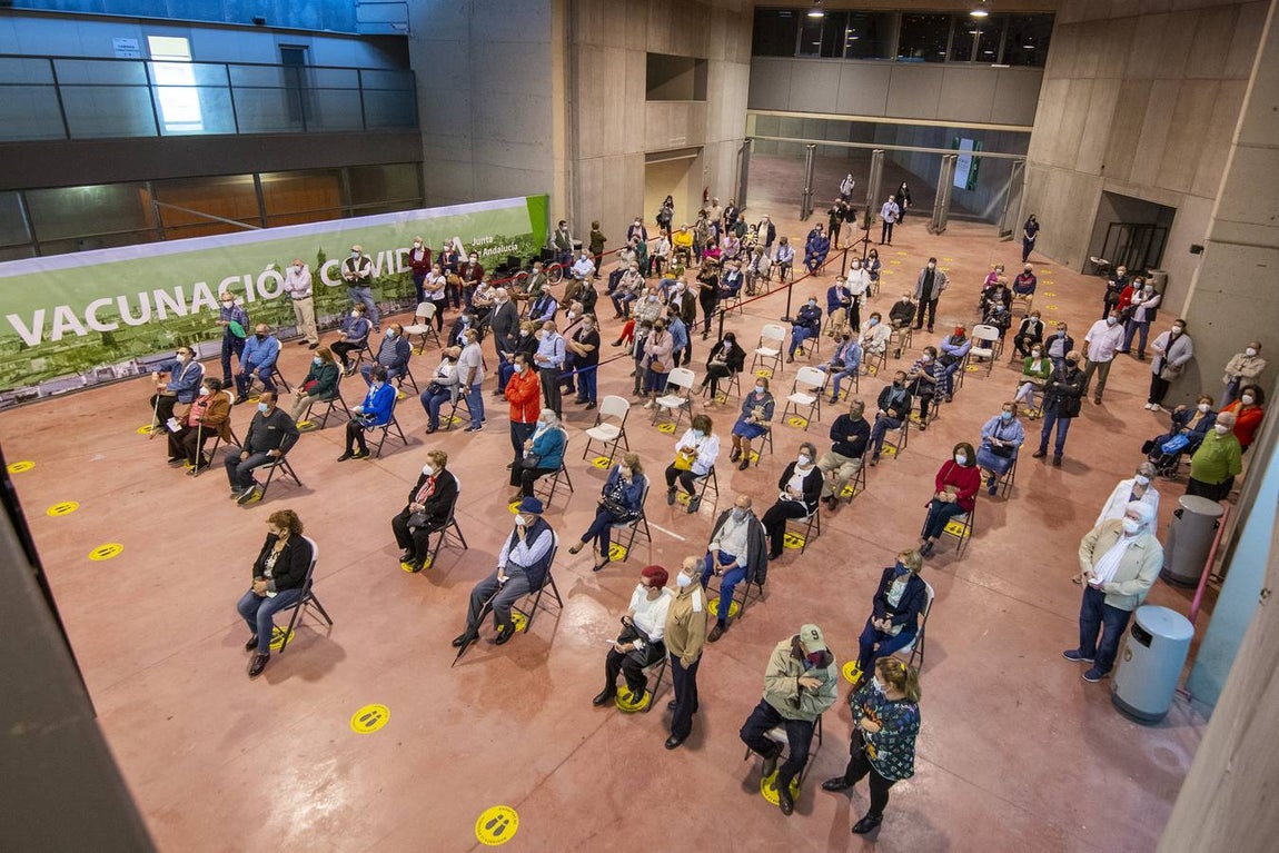 Vacunación masiva en el estadio de la Cartuja