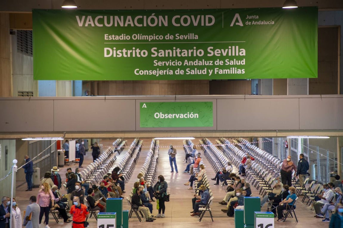 Vacunación masiva en el estadio de la Cartuja