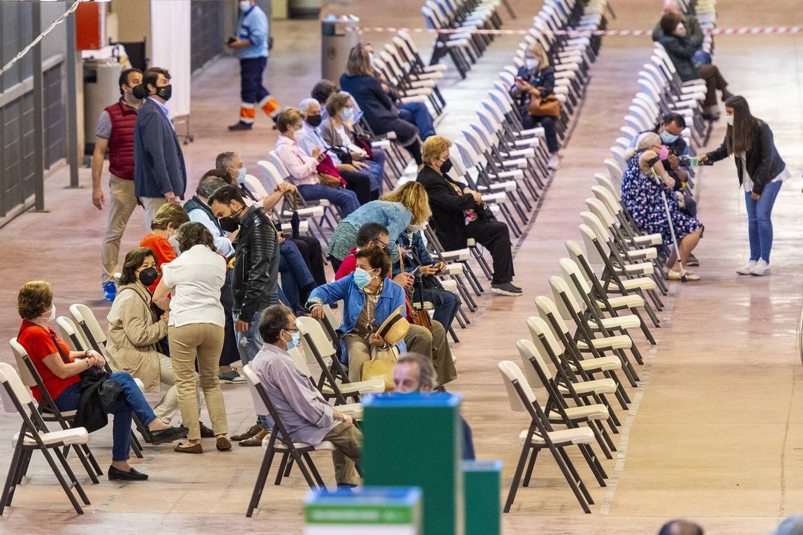Vacunación masiva en el estadio de la Cartuja