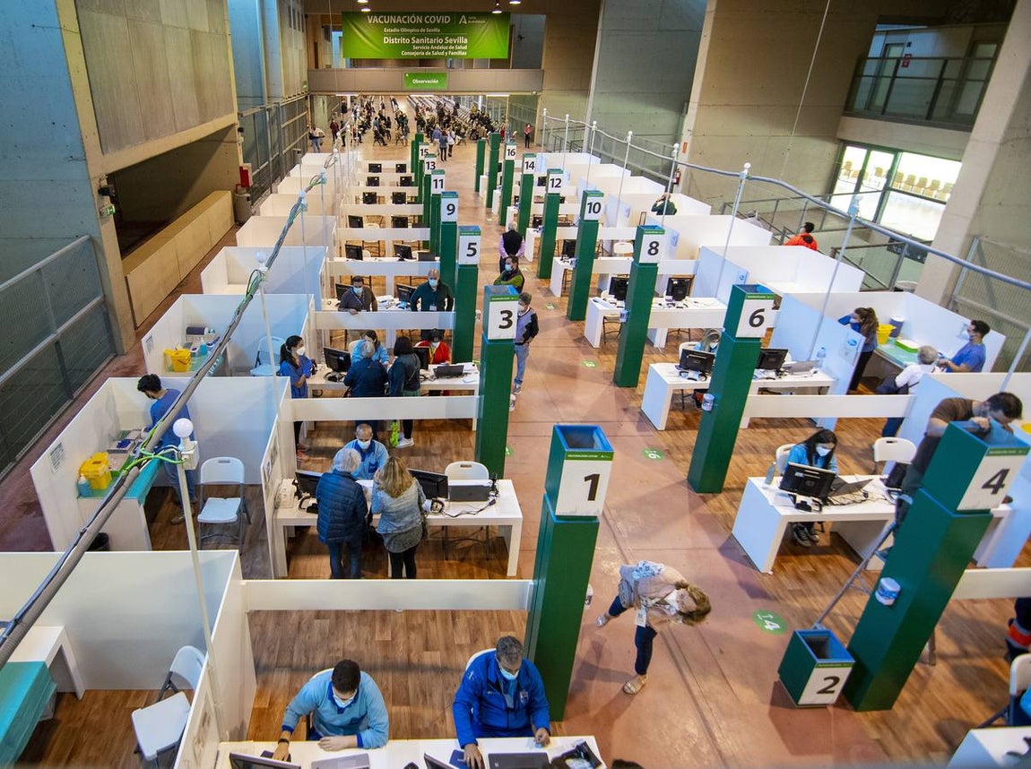 Vacunación masiva en el estadio de la Cartuja