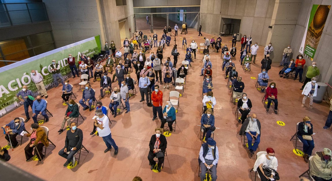 Vacunación masiva en el estadio de la Cartuja