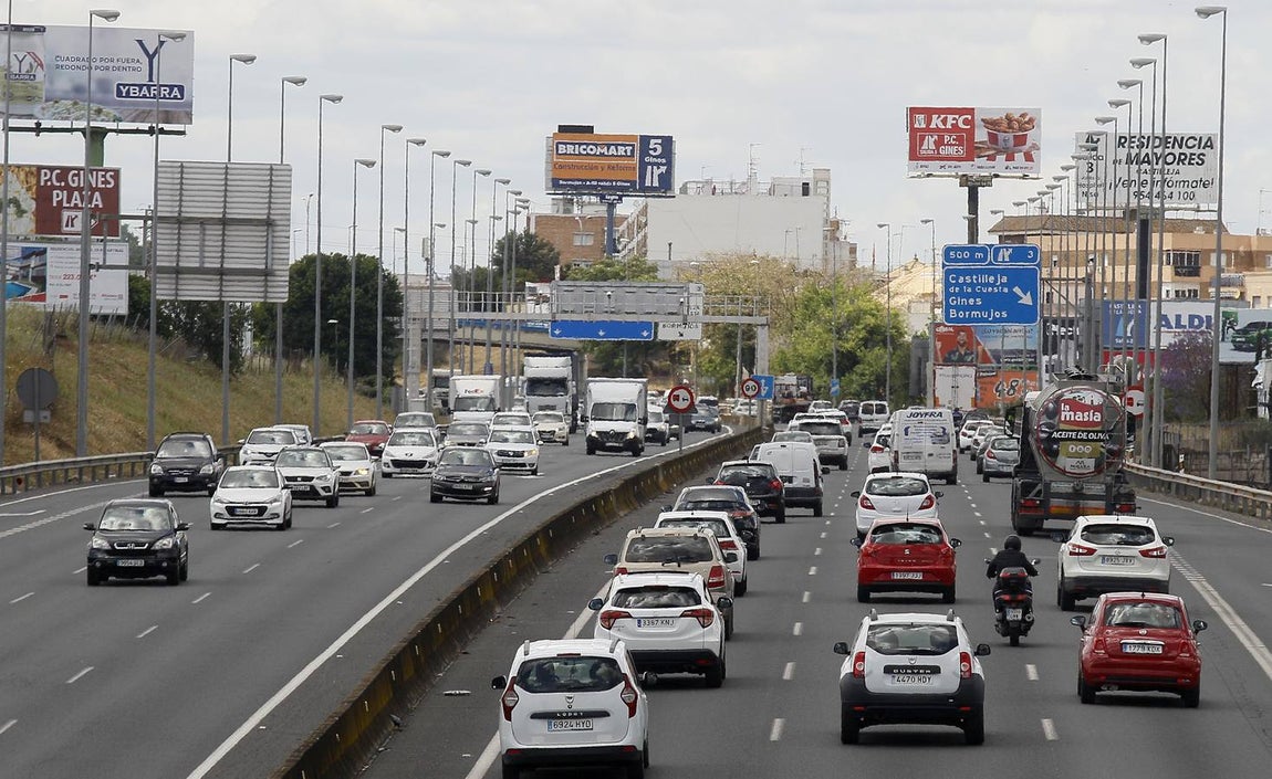 Tráfico intenso en la salida de Sevilla