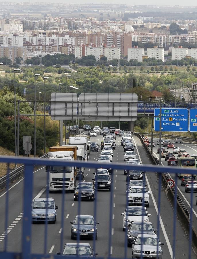 Tráfico intenso en la salida de Sevilla