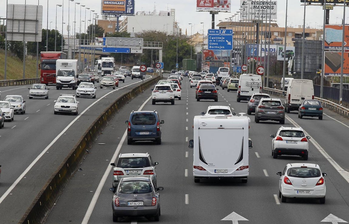 Tráfico intenso en la salida de Sevilla