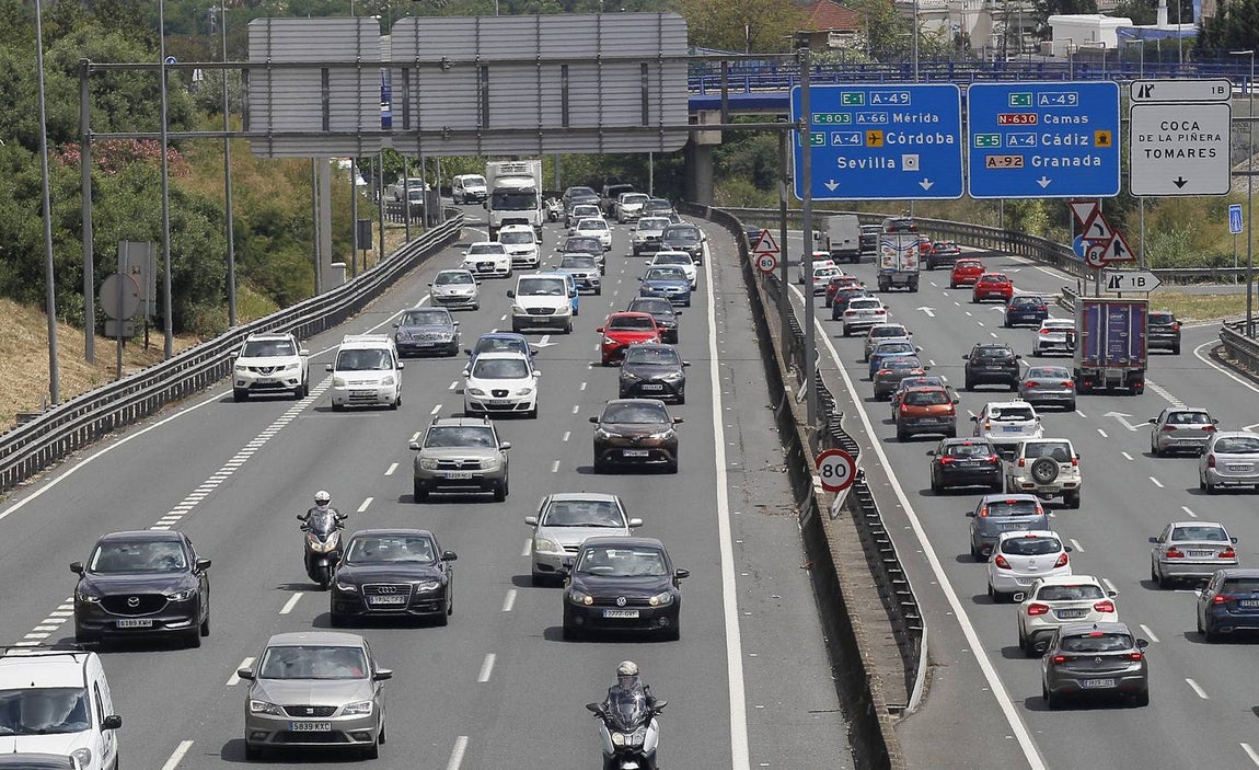Tráfico intenso en la salida de Sevilla