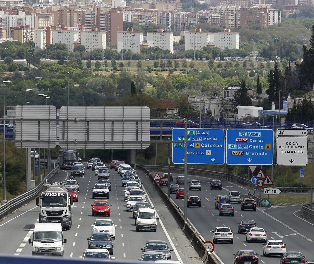 Tráfico intenso en la salida de Sevilla