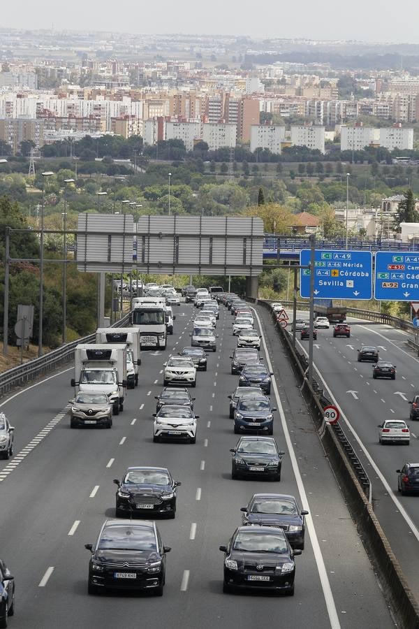 Tráfico intenso en la salida de Sevilla