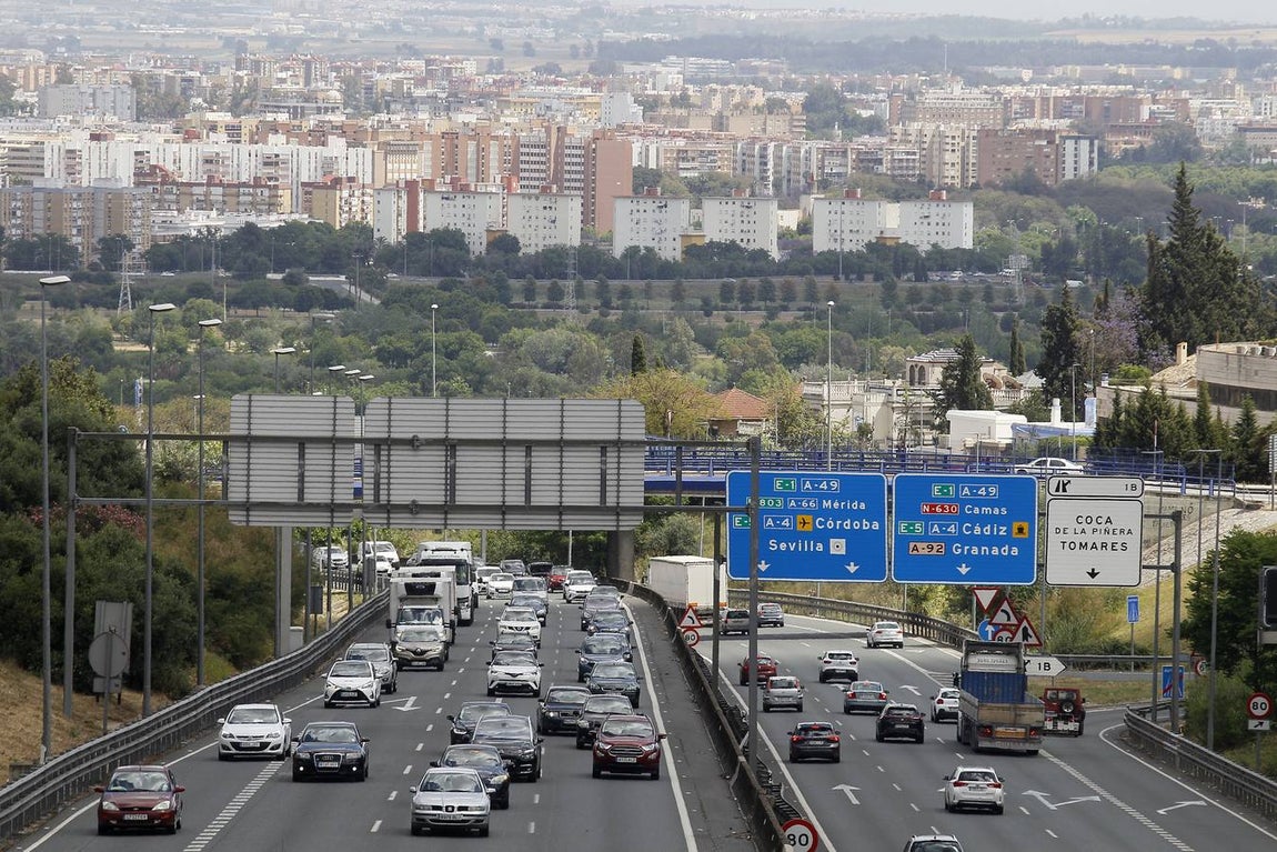 Tráfico intenso en la salida de Sevilla