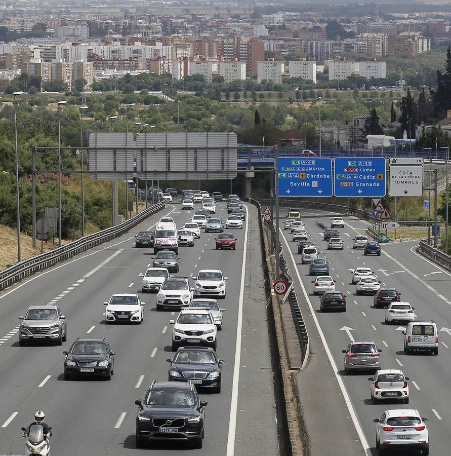 Tráfico intenso en la salida de Sevilla
