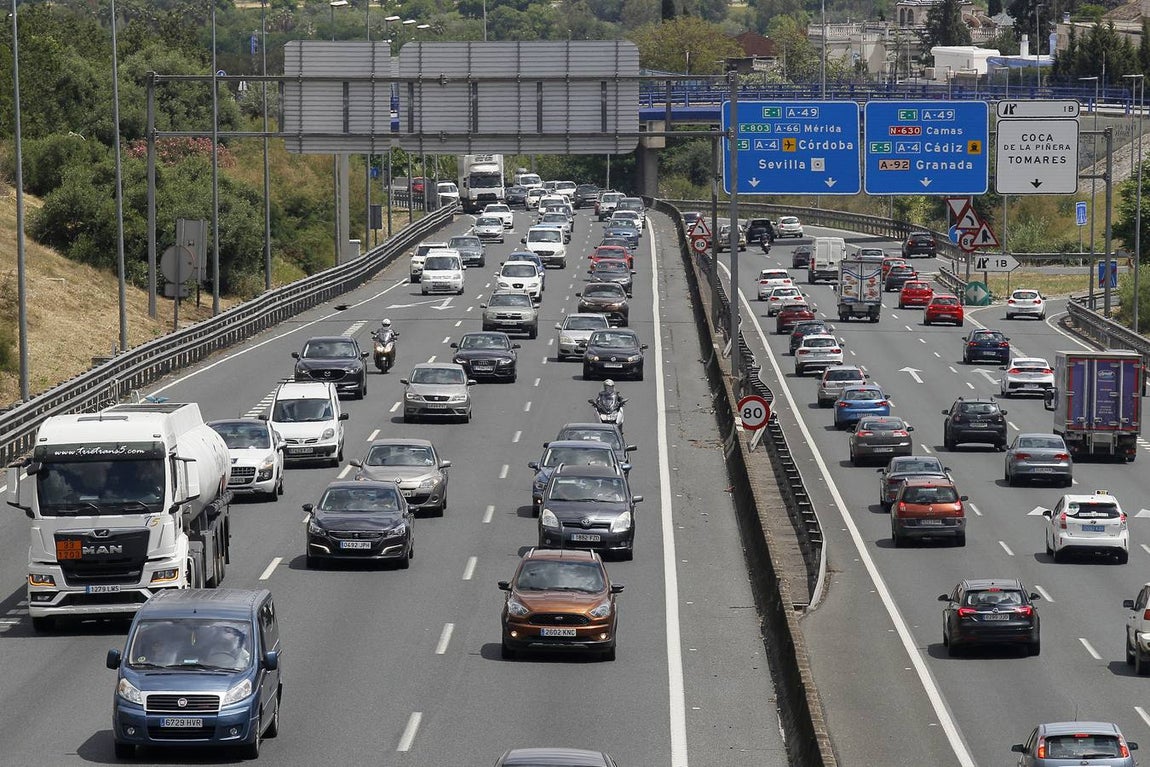 Tráfico intenso en la salida de Sevilla