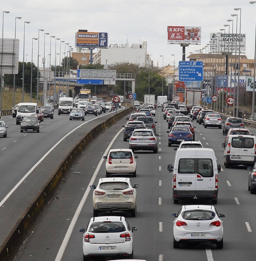 Tráfico intenso en la salida de Sevilla